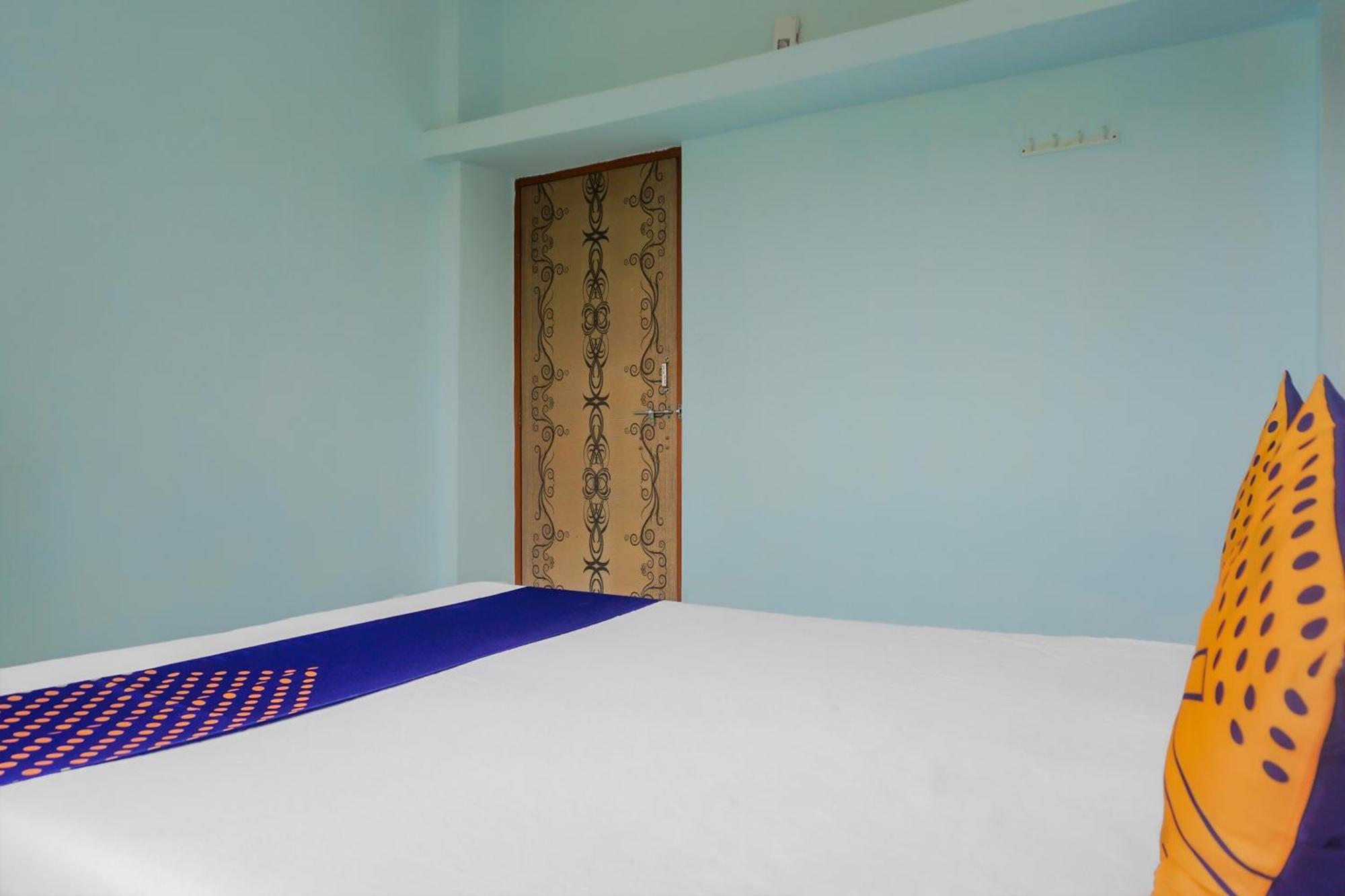 Spot On 79676 Hote Kinara Lodging And Restaurant Daund Exterior foto